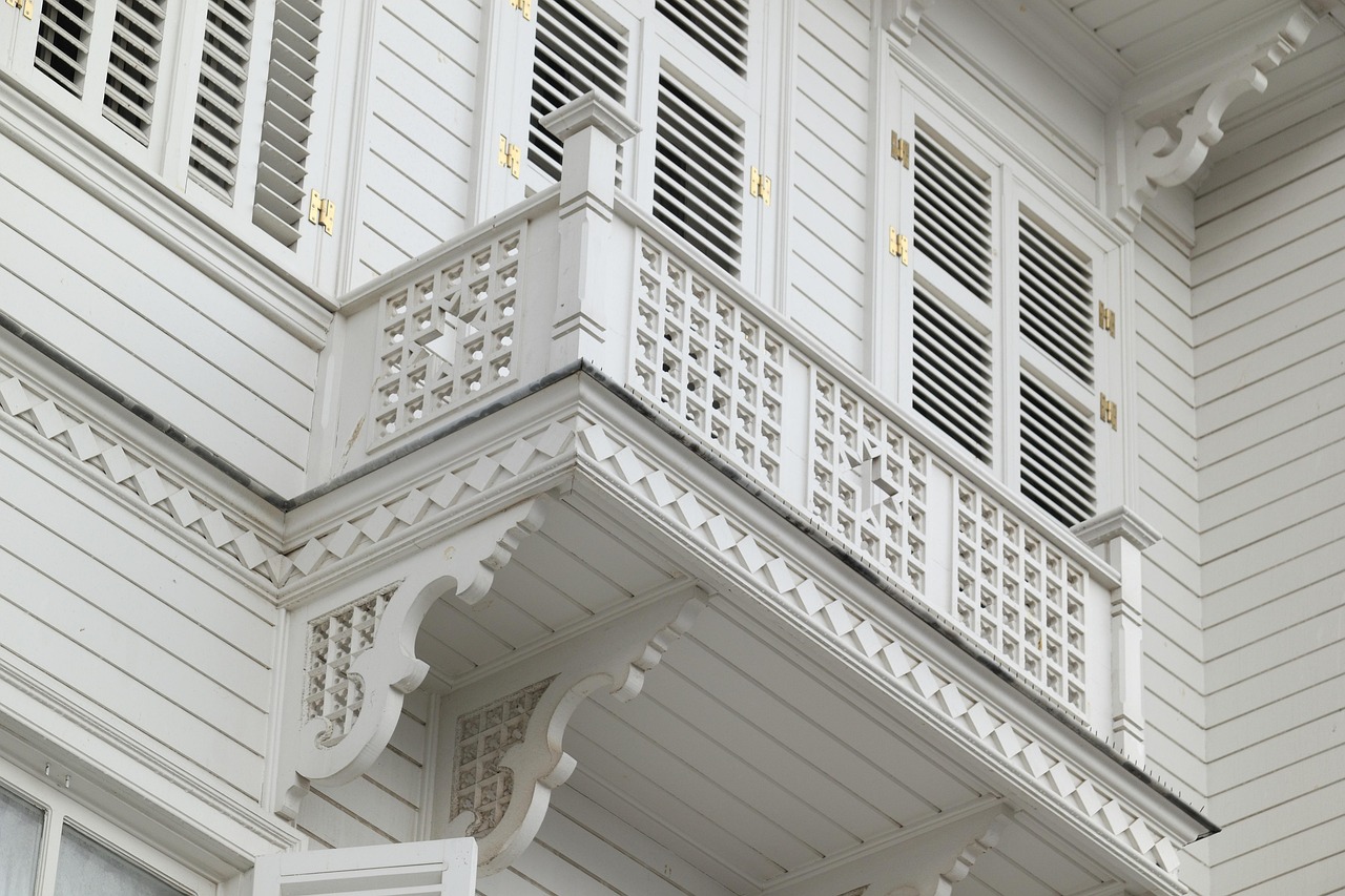 ビュユカダの丘に並ぶ壮麗な木造洋館と歴史あるスプレンディド・パレスを巡る散策プラン