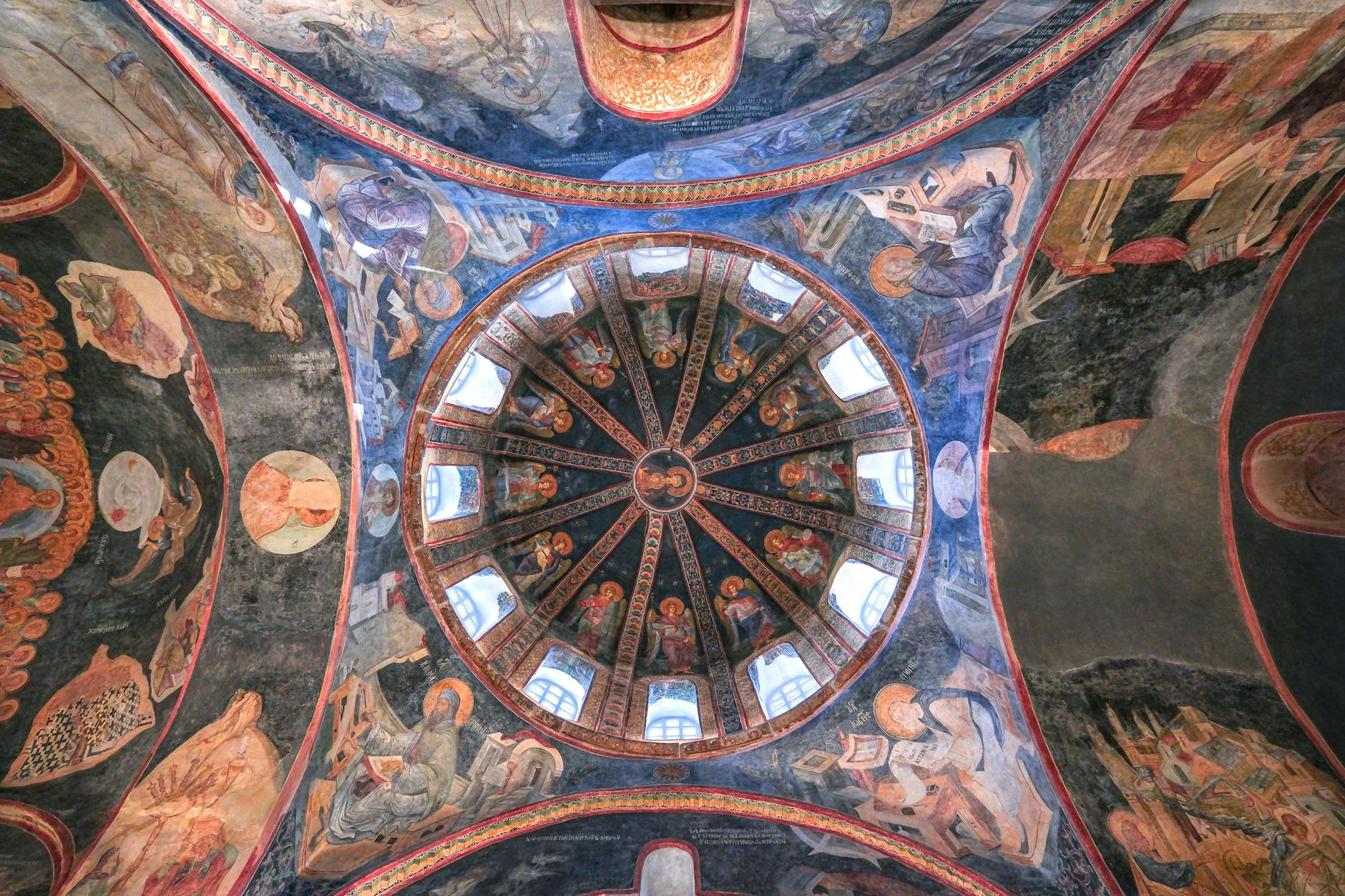 カリエ博物館のドーム部分に描かれた鮮やかな色彩のビザンチン・フレスコ画。